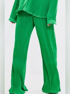 NEW! PRETTY LITTLE THING PLISSE HIGH WAISTED WIDE LEG PANT Sz 4 in Bright Green